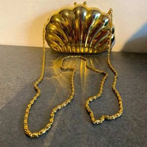 Andre Cellini scalloped gold tone vintage clutch